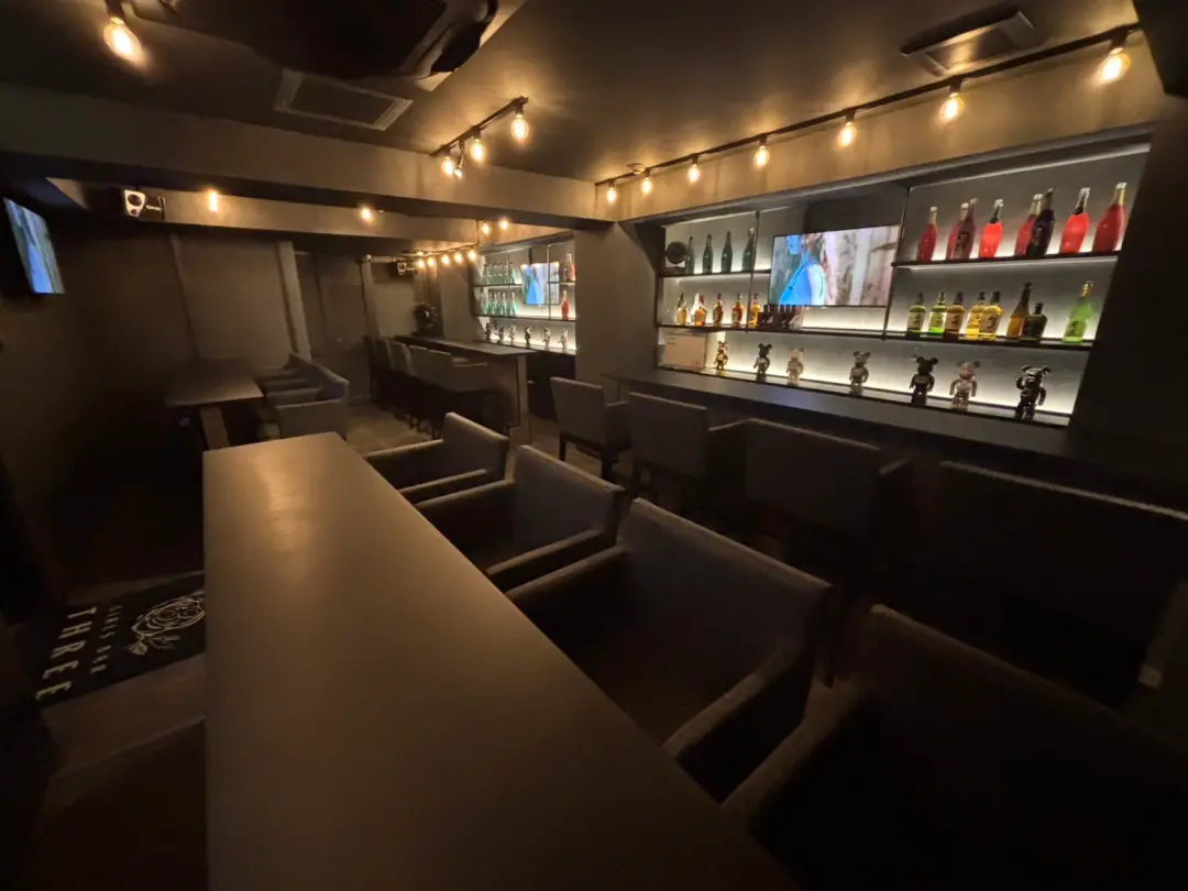 GIRLS BAR THREE(ガールズバースリー)