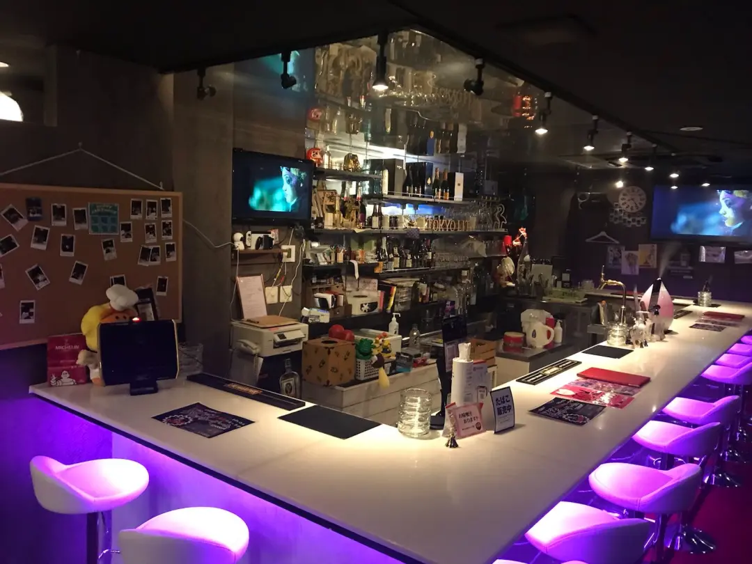 GIRLS CAFE & BAR Tokyo Lit (トウキョウリット)
