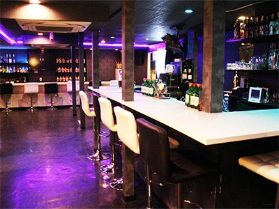 Various (ヴァリオス)