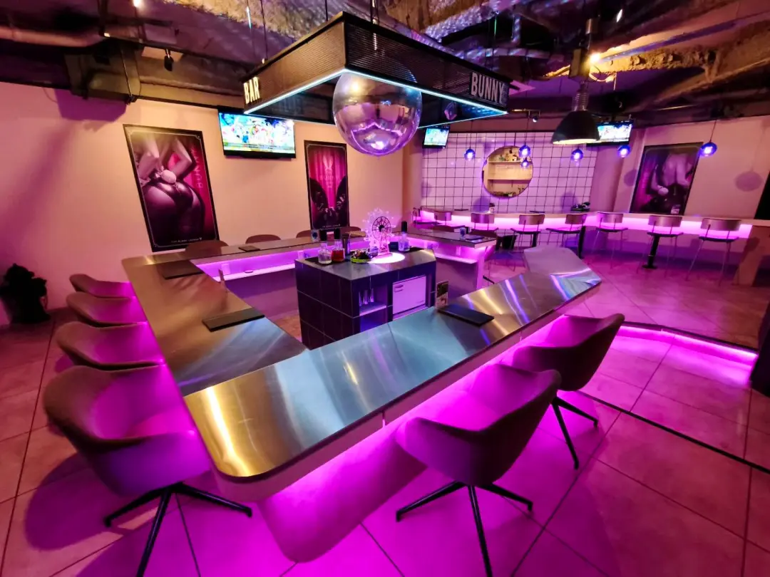 THE BUNNY LOUNGE (ザバニーラウンジ)
