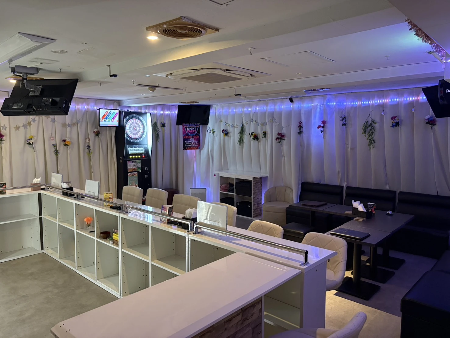 DARTS＆KARAOKE BAR SECRET（シークレット）