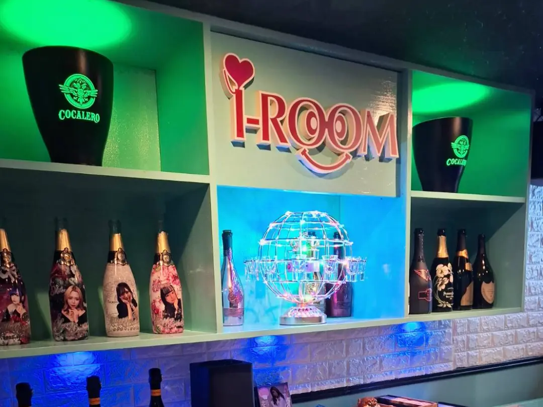 Girl’s Bar i-ROOM (アイルーム)