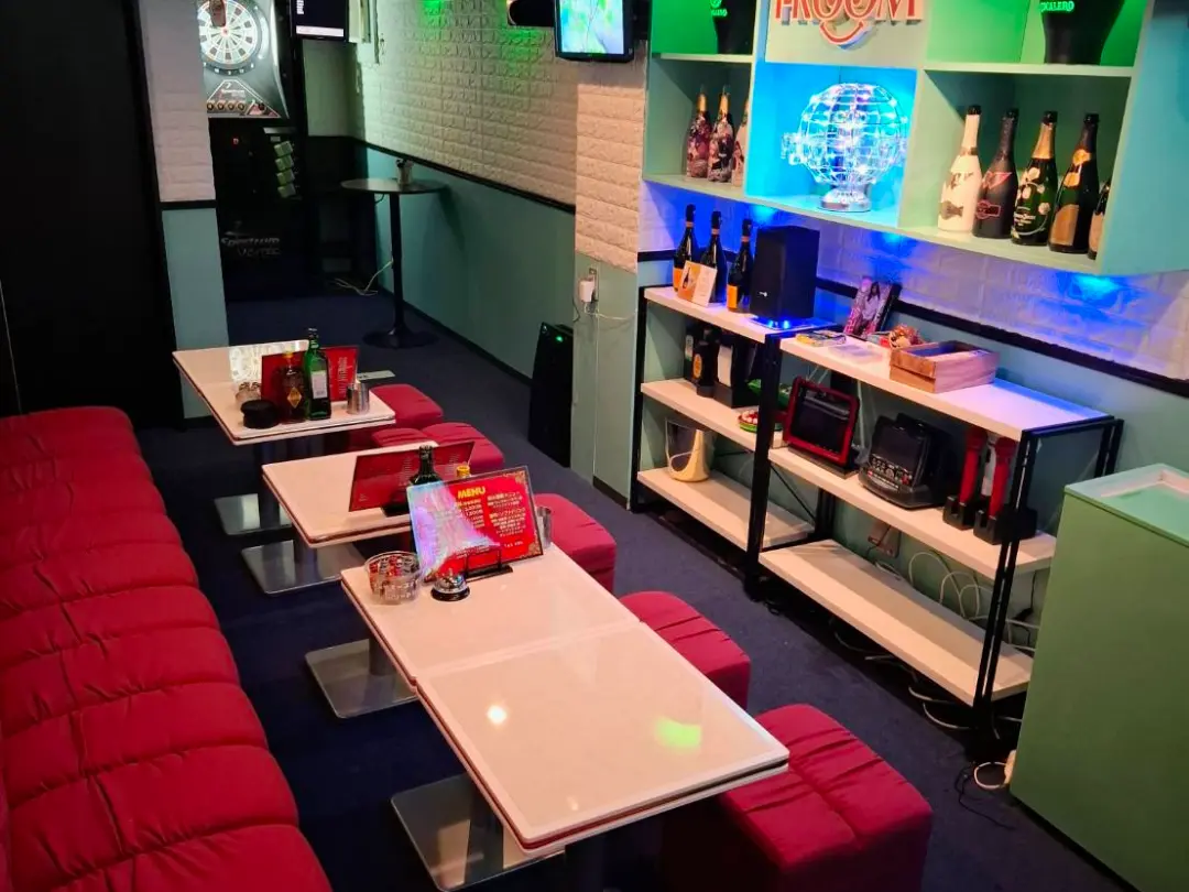 Girl’s Bar i-ROOM (アイルーム)