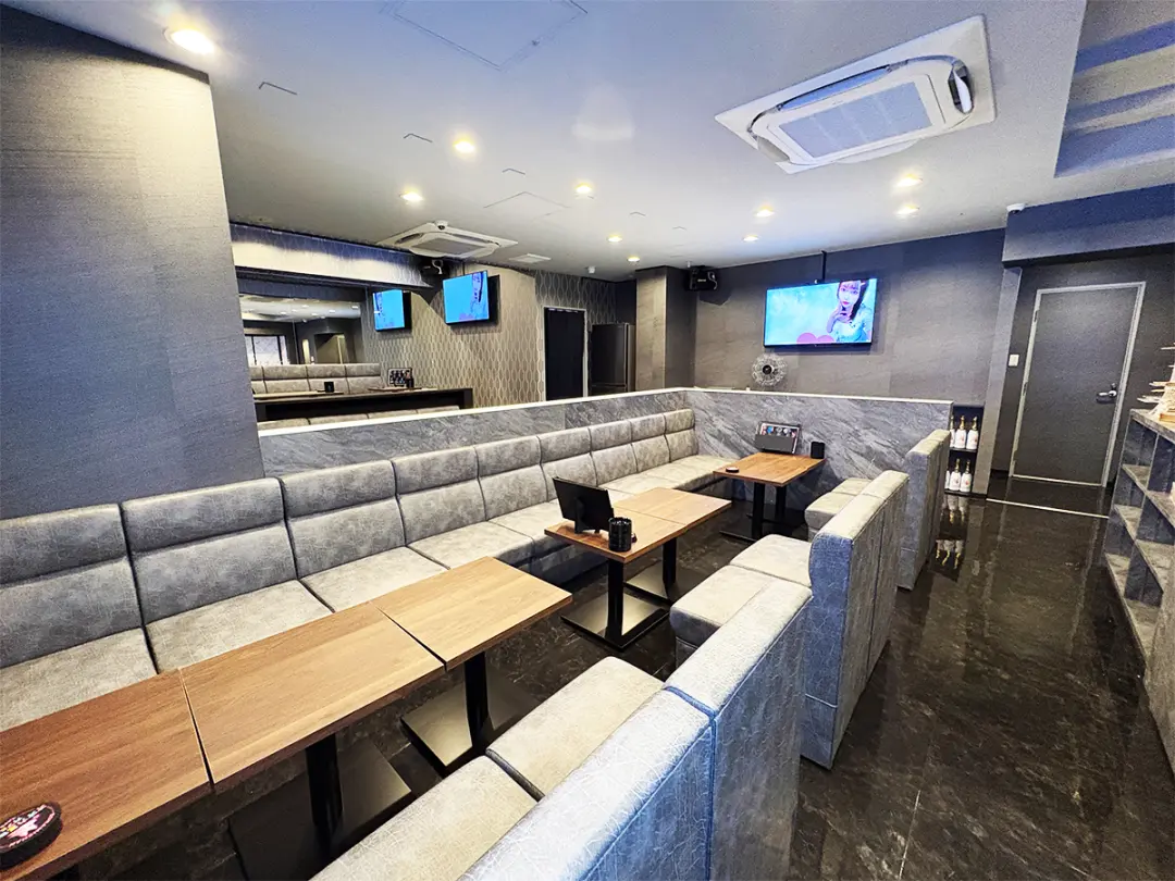 オオカミちゃんカフェ西中島店
