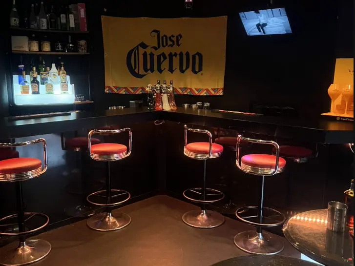 BAR 318(サンイチハチ)