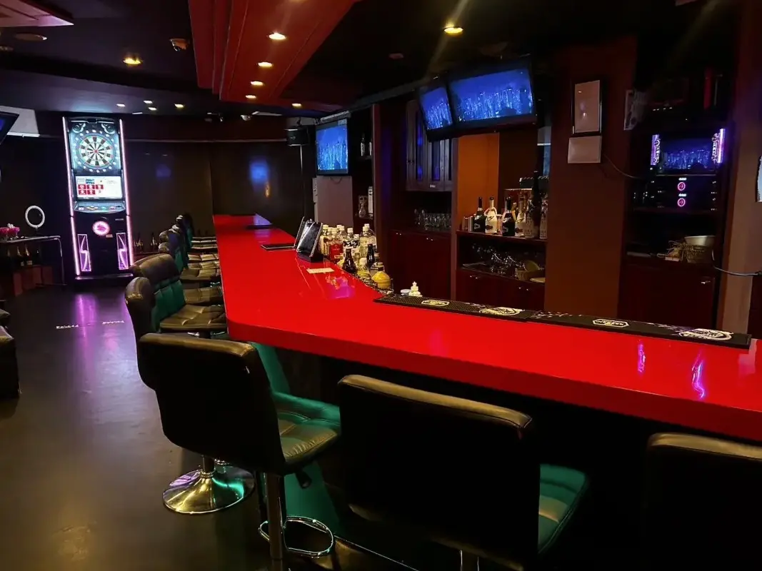 GIRL'S BAR Ambitious (アンビシャス)