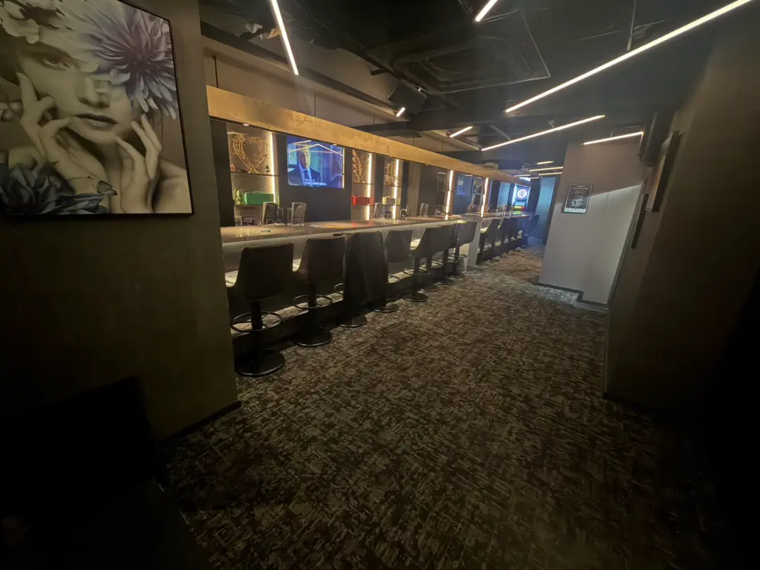 Girls Bar Bisou(ビズ)