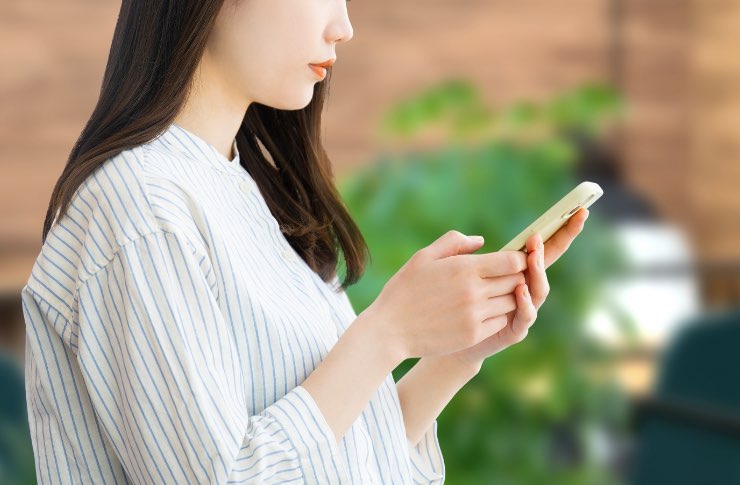 ブスでもガールズバーで働くには？必要な容姿や活躍の方法も解説